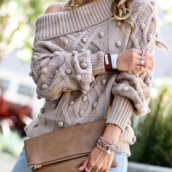Beautiful Heather Gray Sweater. Detailed - Picture 4 of 6